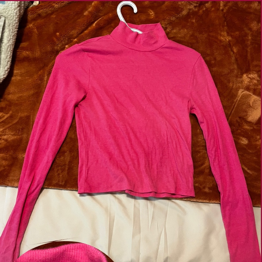 American Eagle Turtle Neck. Size M